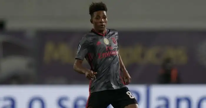 Agent of Man Utd target flies in as Benfica prepare €100m midfielder’s sale