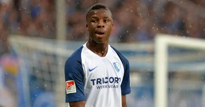 Chelsea make contact to beat Man Utd, City to bargain defender deal
