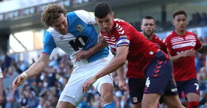 Leeds turn back on deal to sign free agent defender from Champ rivals