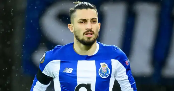 Four factors in Man Utd favour as transfer guru provides Alex Telles update