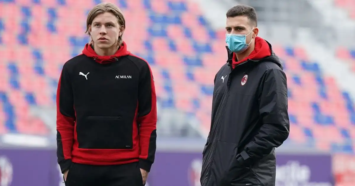 Two replacements lined up as Man Utd allow loan star to move on