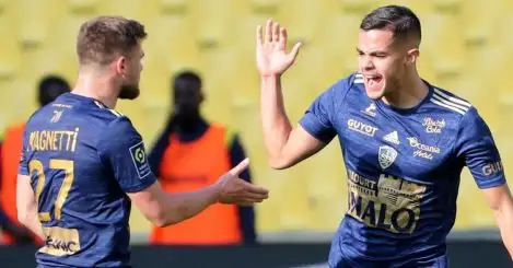 Fee within Leeds reach for French target as five Euro giants join hunt