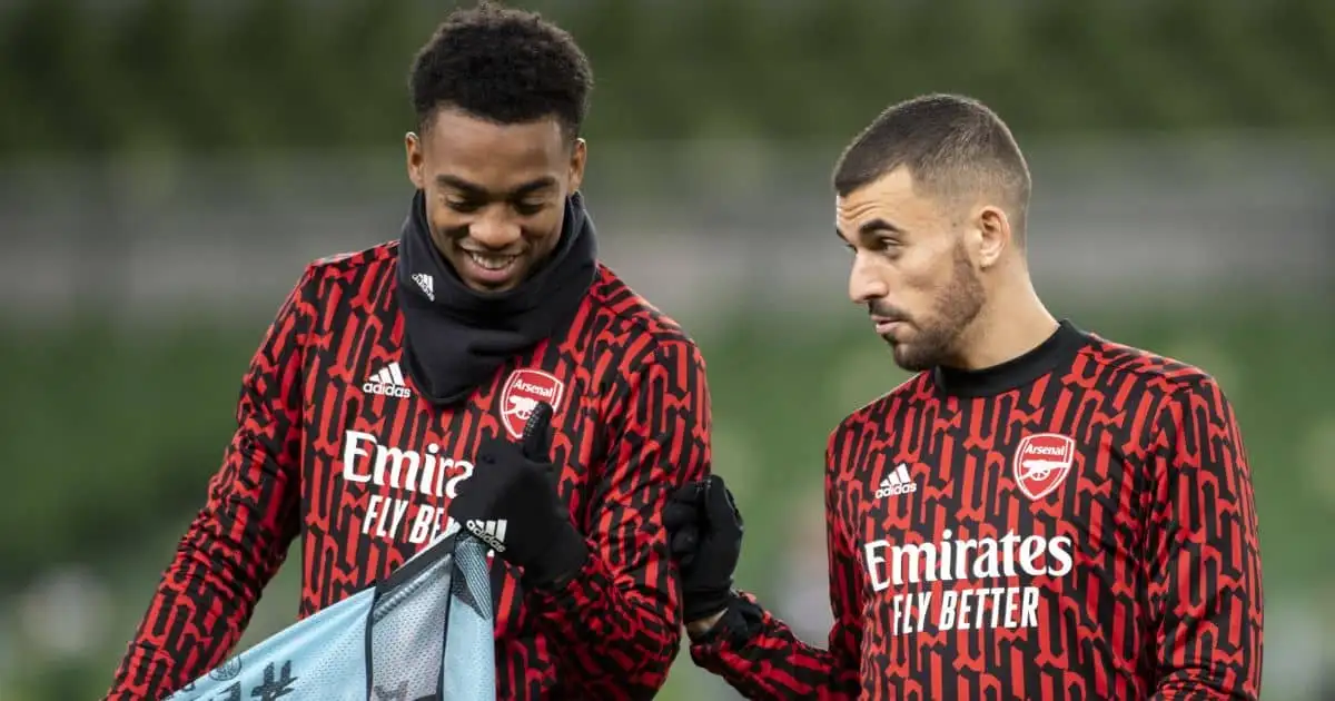 Arsenal keeping keen eye on familiar midfielder as decision drags on