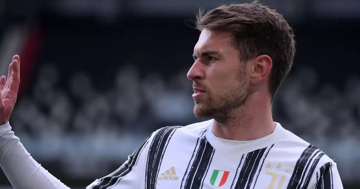 Aaron Ramsey waving to Juventus fans
