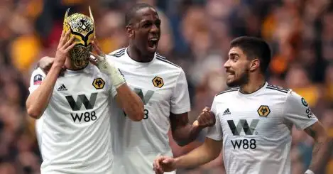 Bruno Fernandes gives thumbs up as Man Utd push hard for Wolves star