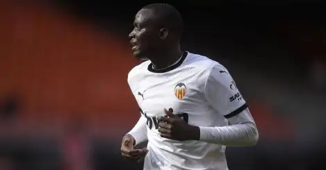 West Ham move ahead of two Prem rivals in race for £18m Valencia star