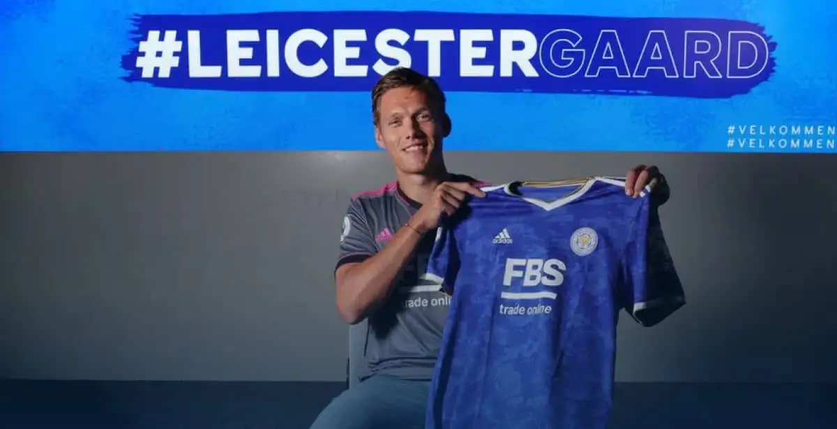 Jannik Vestergaard poses with Leicester City shirt