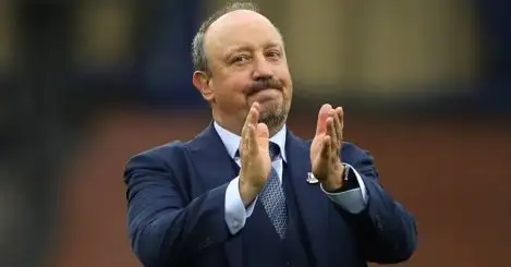 Pundit backs Benitez after outlining why ostracised Everton star doesn’t fit