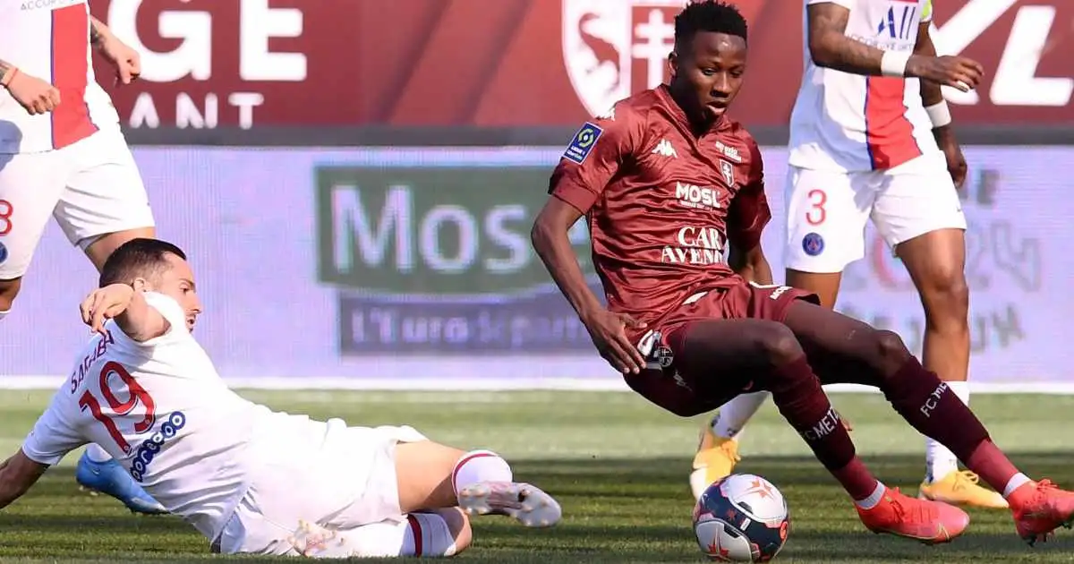 Pablo Sarabia tackling Pape Matar Sarr