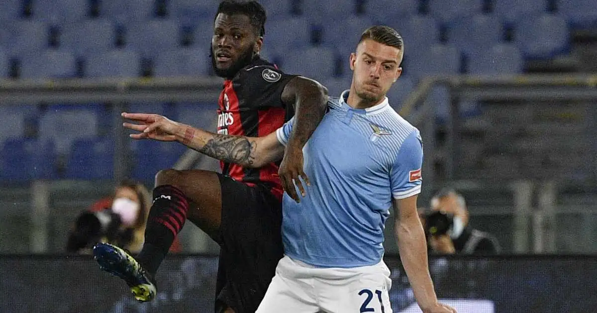 Frank Kessie of AC Miland battles for the ball with Sergej Milinkovic Savic of Lazio, April 2021