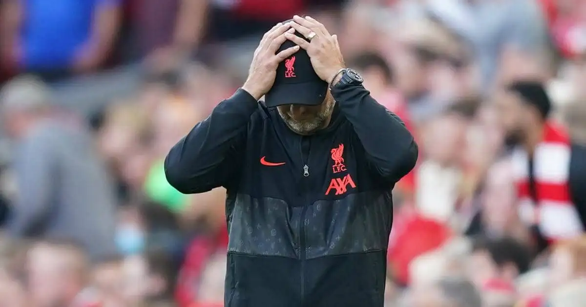 Jurgen Klopp with head in hands during Liverpool v Chelsea