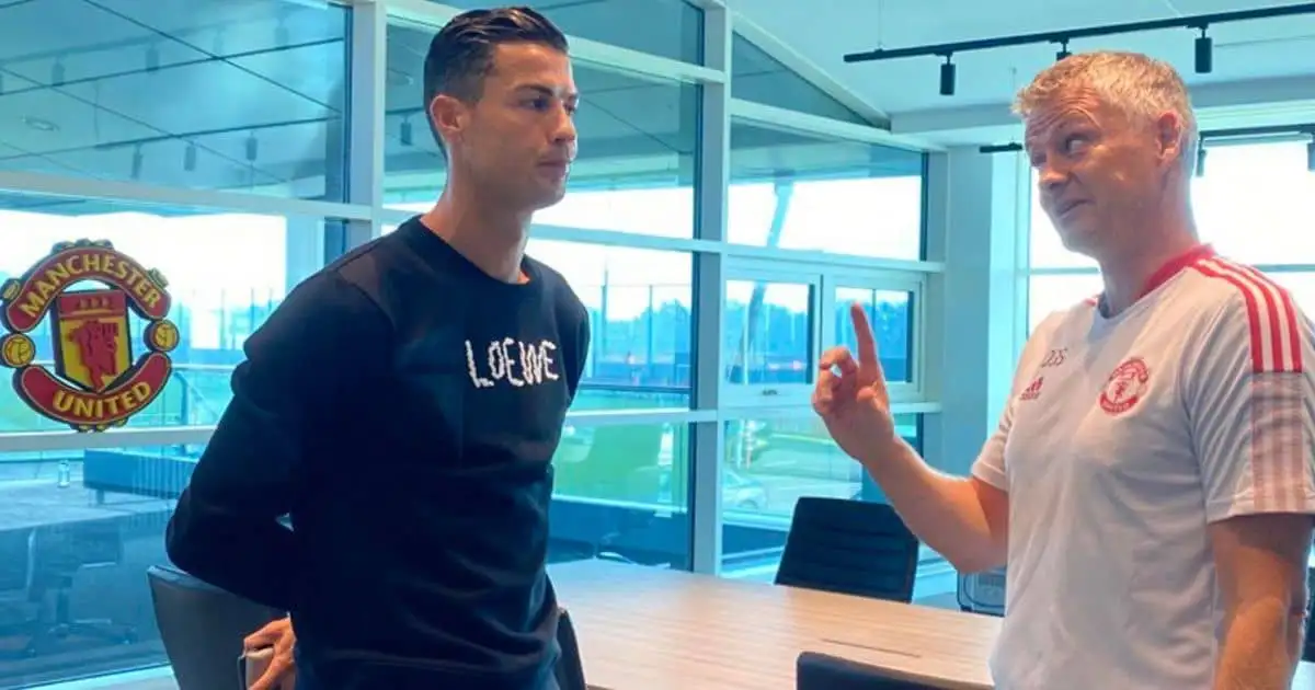 Cristiano Ronaldo chats with Ole Gunnar Solskjaer at Man Utd training (pic from MUFC)