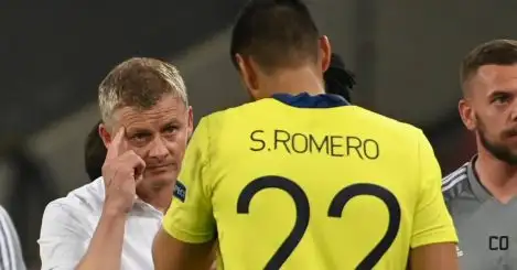Manchester United manager Ole Gunnar Solskjaer gesturing towards Sergio Romero