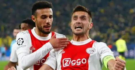 Arsenal, Leeds face uphill battle to sign Ajax man as Barcelona make contract offer