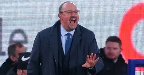 Pundit tells Rafa Benitez he’s past his prime but urges Everton against sack