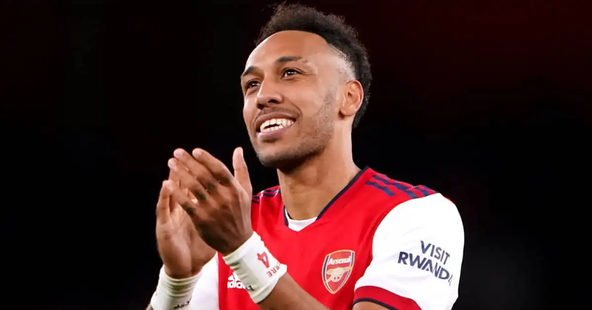 Arsenal striker Pierre-Emerick Aubameyang applauding the fans 2021