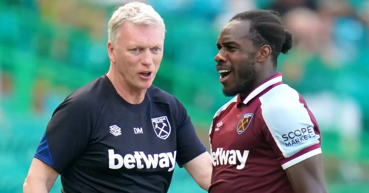 West Ham manager David Moyes alongside Michail Antonio 2021