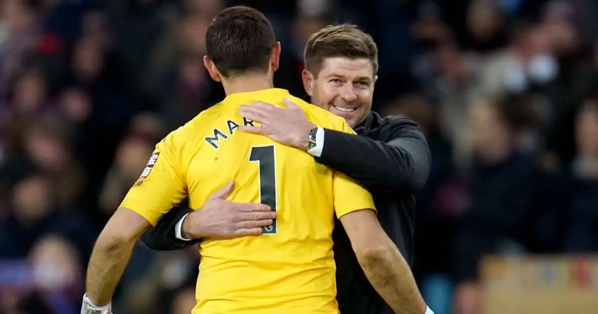 Aston Villa manager Steven Gerrard with Emiliano Martinez, December 2021