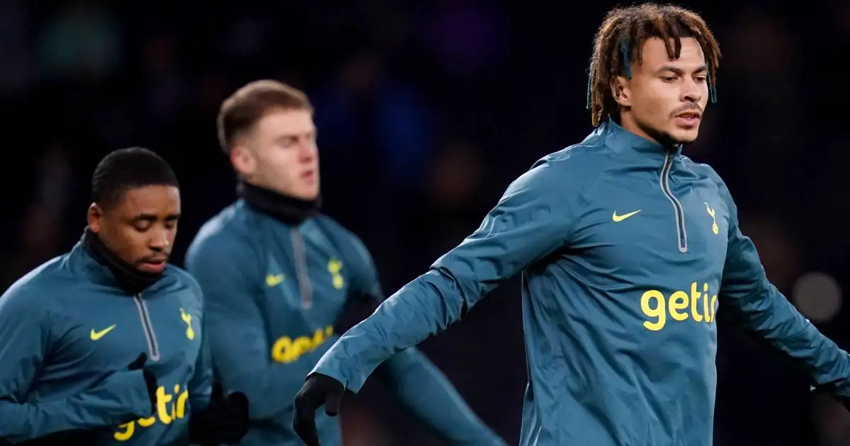 Steven Bergwijn, Joe Rodon and Dele Alli warm-up before a Tottenham game