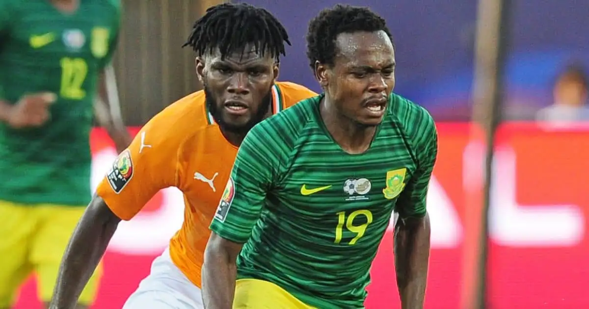 Percy Tau of South Africa is challenged by Franck Kessie of Ivory Coast during 2019 AFCON