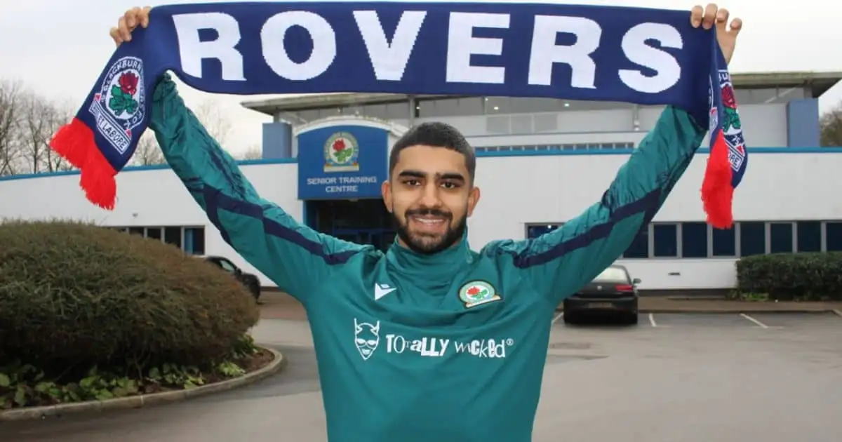Dilan Markanday signs for Blackburn - pic via rovers.co.uk