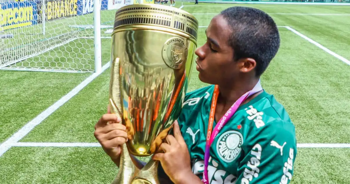 Chelsea have the jump on Man Utd, Liverpool with generational striker sparking mad scramble