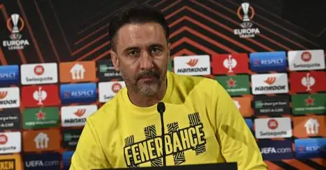 Vitor Pereira at a Fenerbahce press conference, December 2021