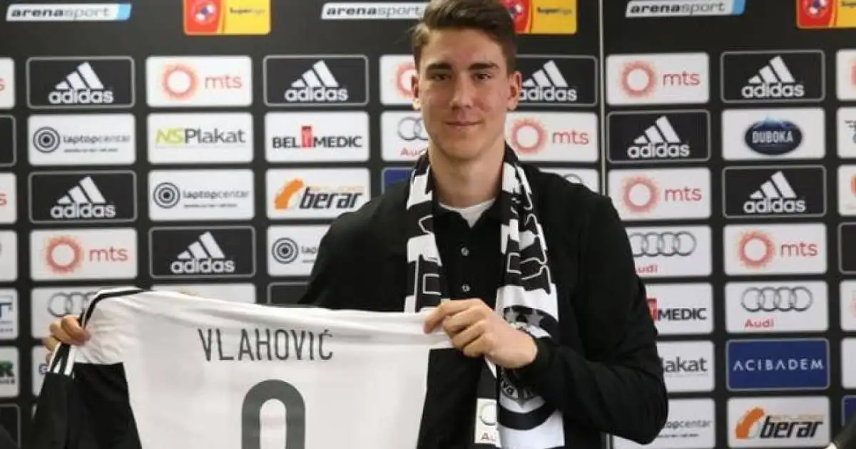Dusan Vlahovic signs for Juventus - pic via Juventus.com