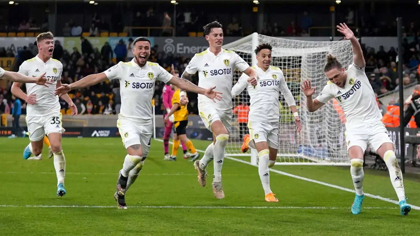 Leeds United set to reward cult hero with new contract following his Wolves heroics