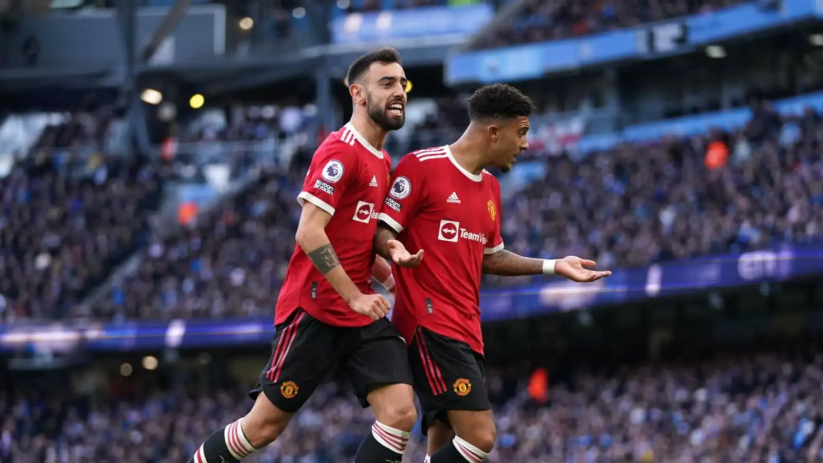Pundit claims Fernandes not a patch on Arsenal equivalent, as big criticism levelled at Man Utd man