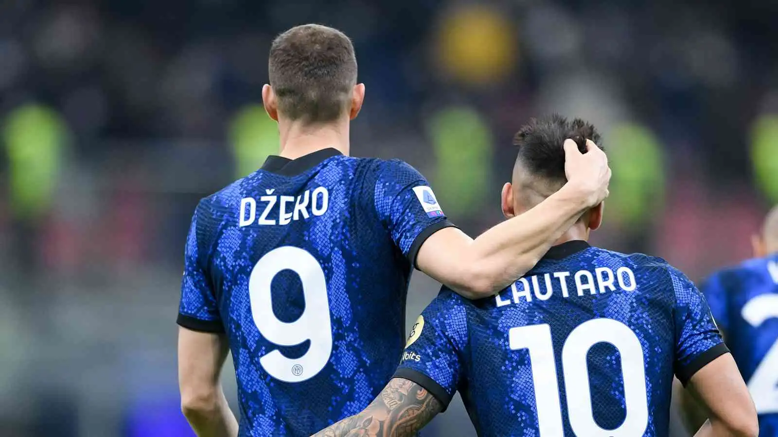 Edin Dzeko and Lautaro Martinez celebrating