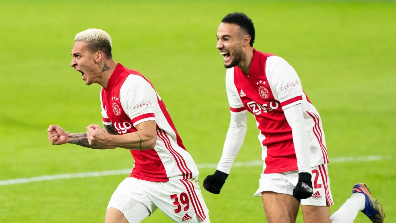 Sport] Barcelona and Real Madrid to battle for Ajax right-back Mazraoui :  r/soccer