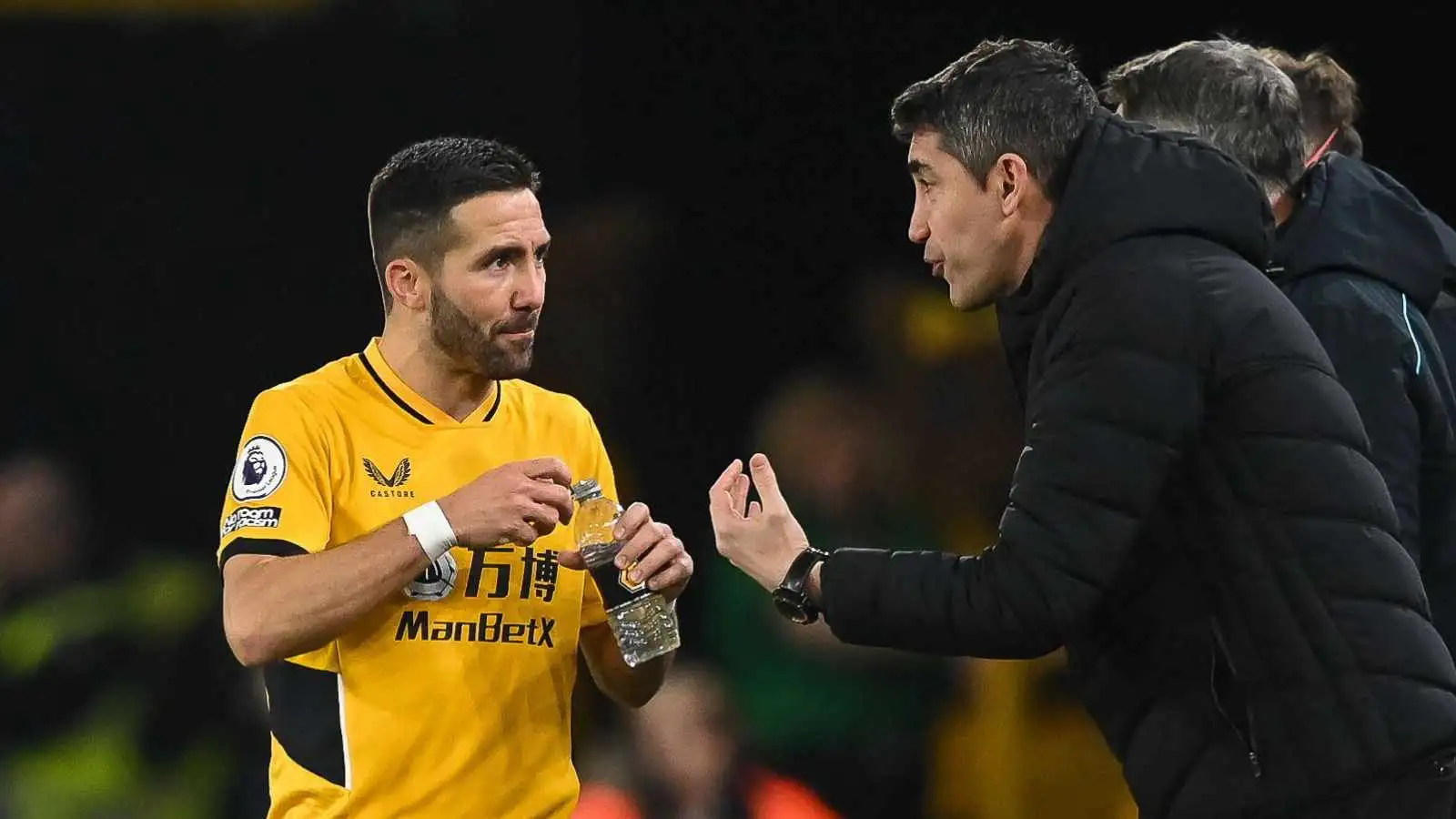 Joao Moutinho receiving instructions from Bruno Lage