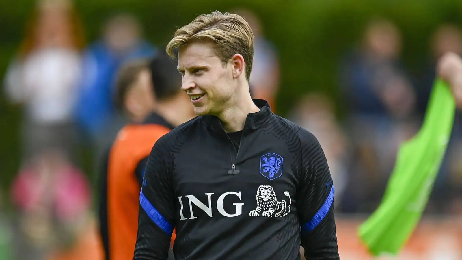 Frenkie de Jong transfer latest: Chelsea nudge ahead of Man Utd by offering Barcelona two players as sweetener