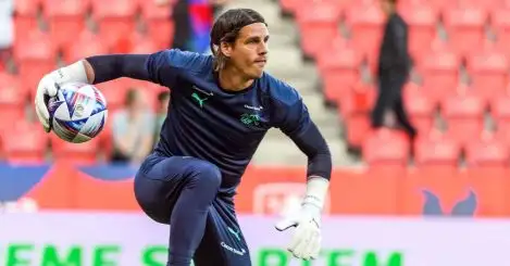 Man Utd close in on signing of hard-to-beat goalkeeper to cause fresh De Gea doubt, as sellers settle on replacement