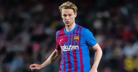 Pundit aims Frenkie de Jong dig over bizarre ‘backwards step’, but says Man Utd laughing at transfer coup
