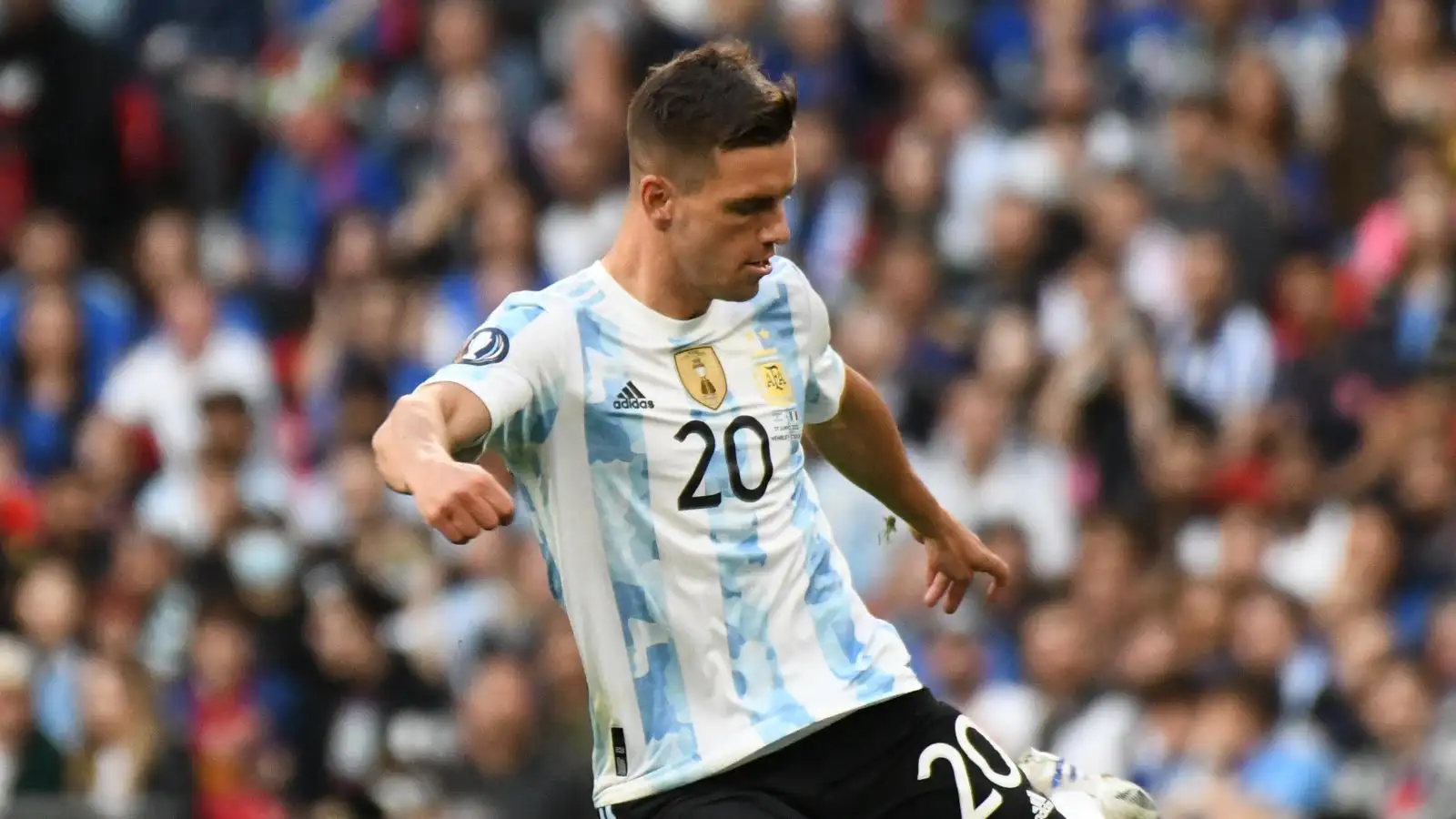 Lo Celso of Argentina passes the ball during the Finalissima match between Italy and Argentina at Wembley Stadium on June 1, 2022