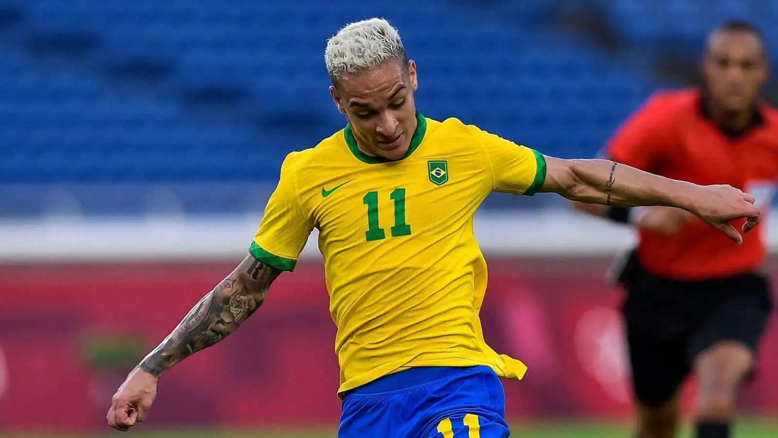 Antony: Report claims Man Utd are prepping improved second bid with Erik ten Hag to sacrifice talented youngster as bait