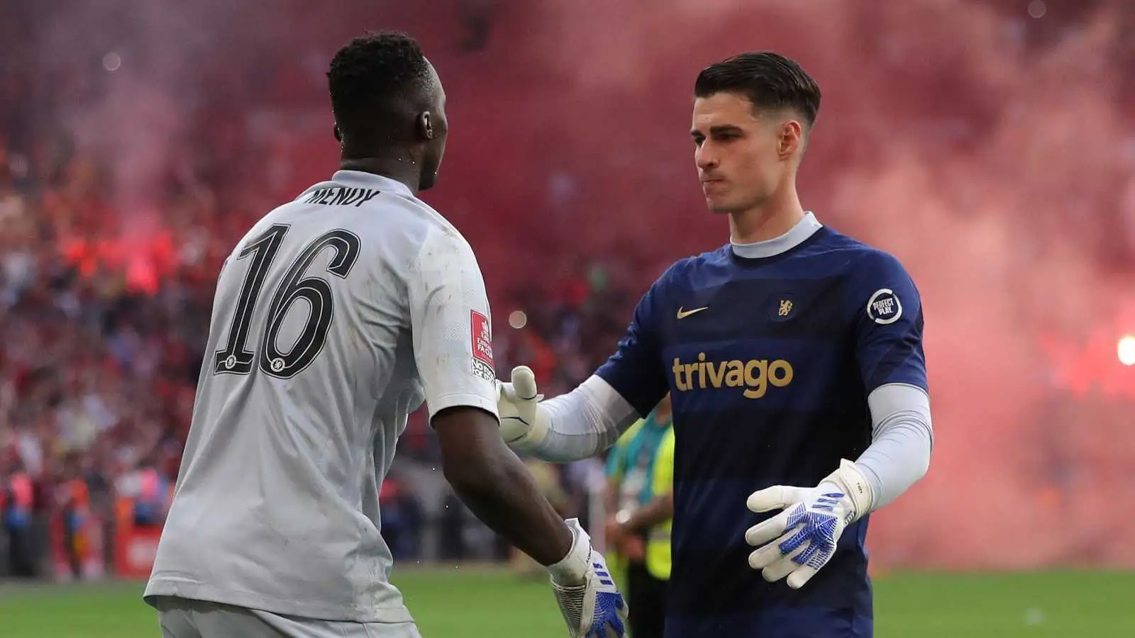 Man Utd urged to consider shock move for Chelsea star as De Gea replacement amid serious wage issue