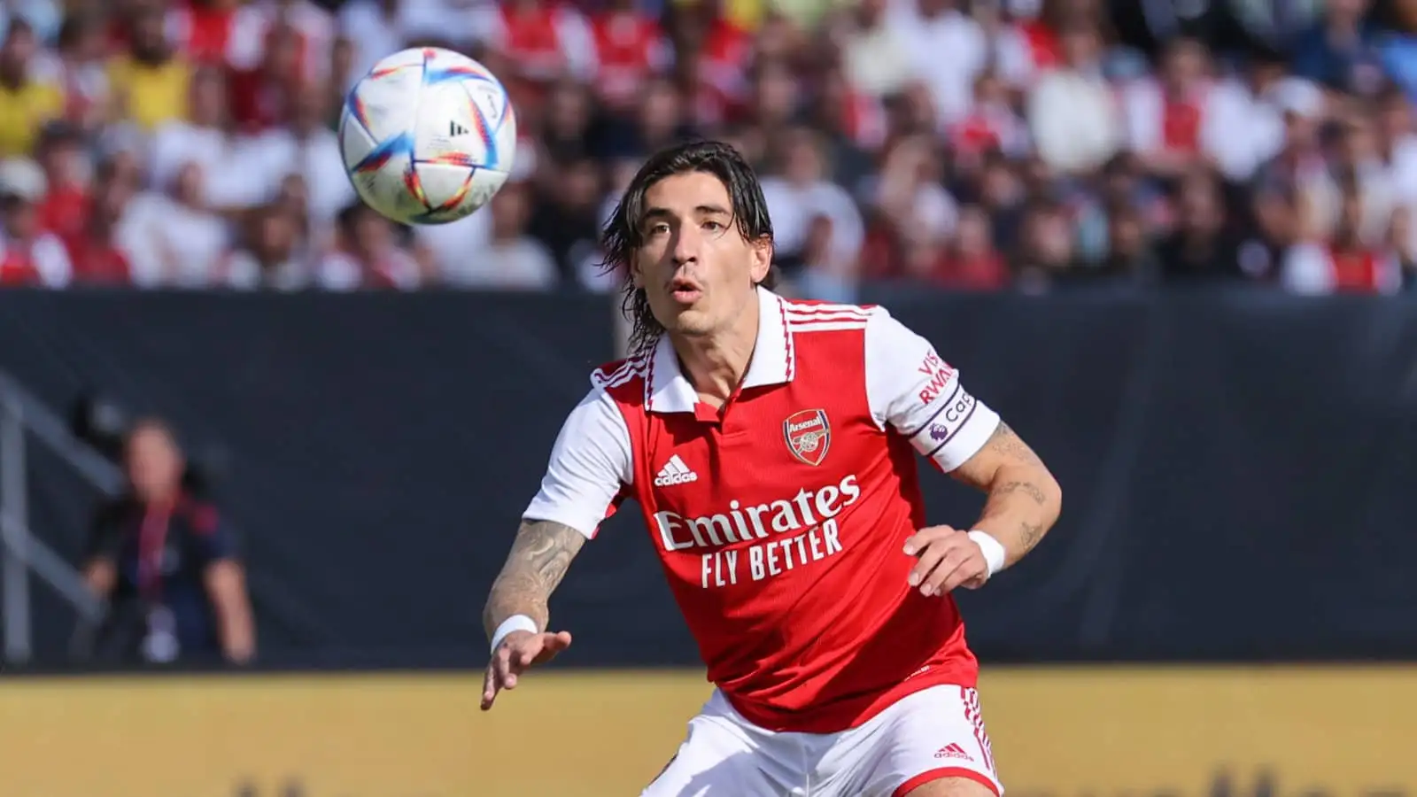 Hector Bellerin wears Arsenal captain's armband despite pushing for  transfer exit - Mirror Online