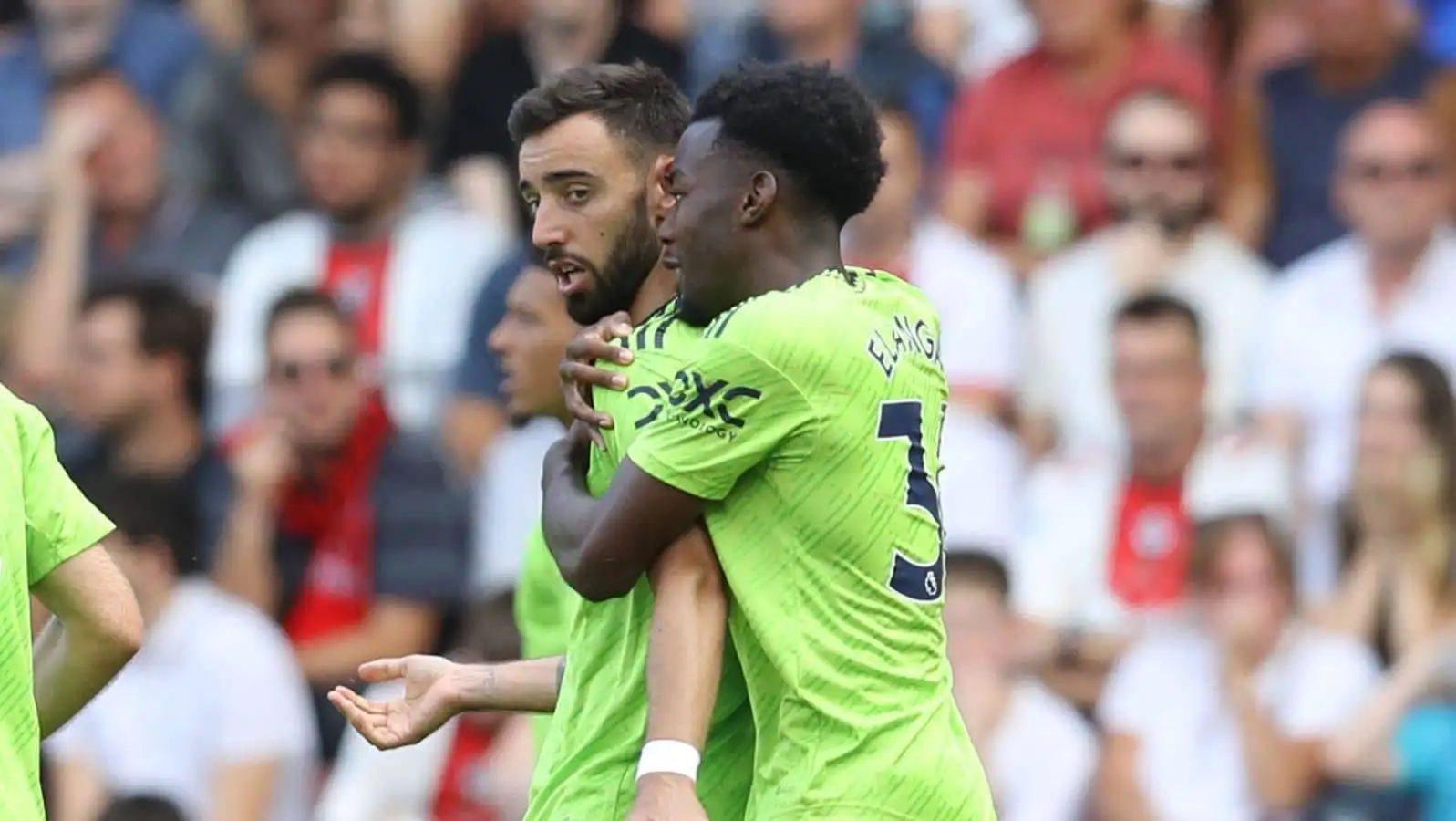 Bruno Fernandes (L) of Manchester United celebrates after scoring the opening goal during the Premier League match at St Mary's Stadium