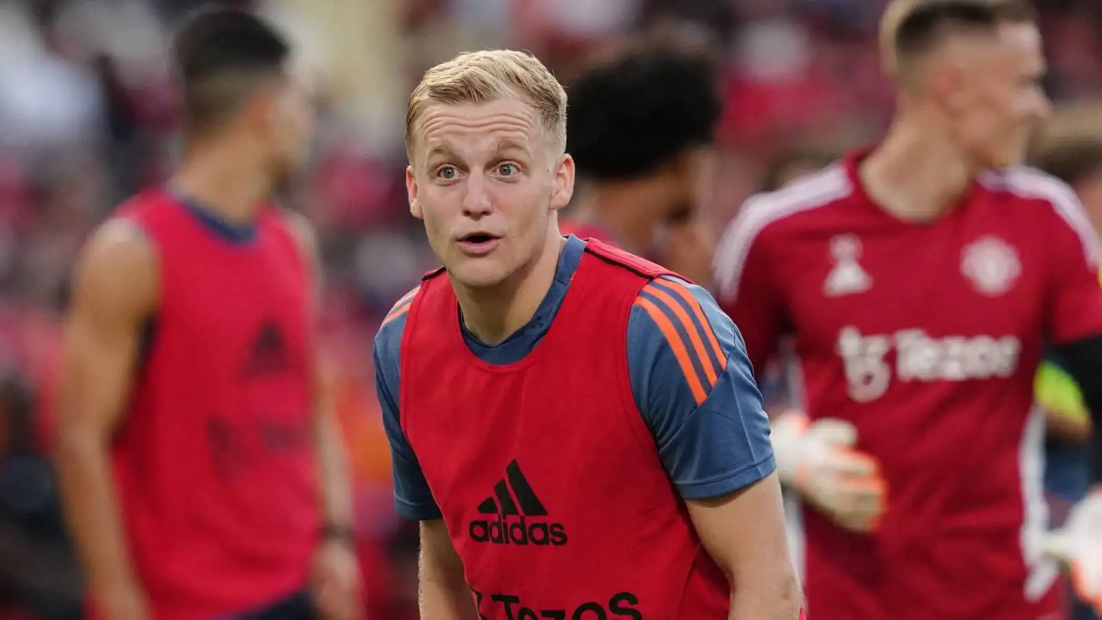 What's going on with Donny van de Beek? Why Manchester United's new signing  is still sitting on the bench
