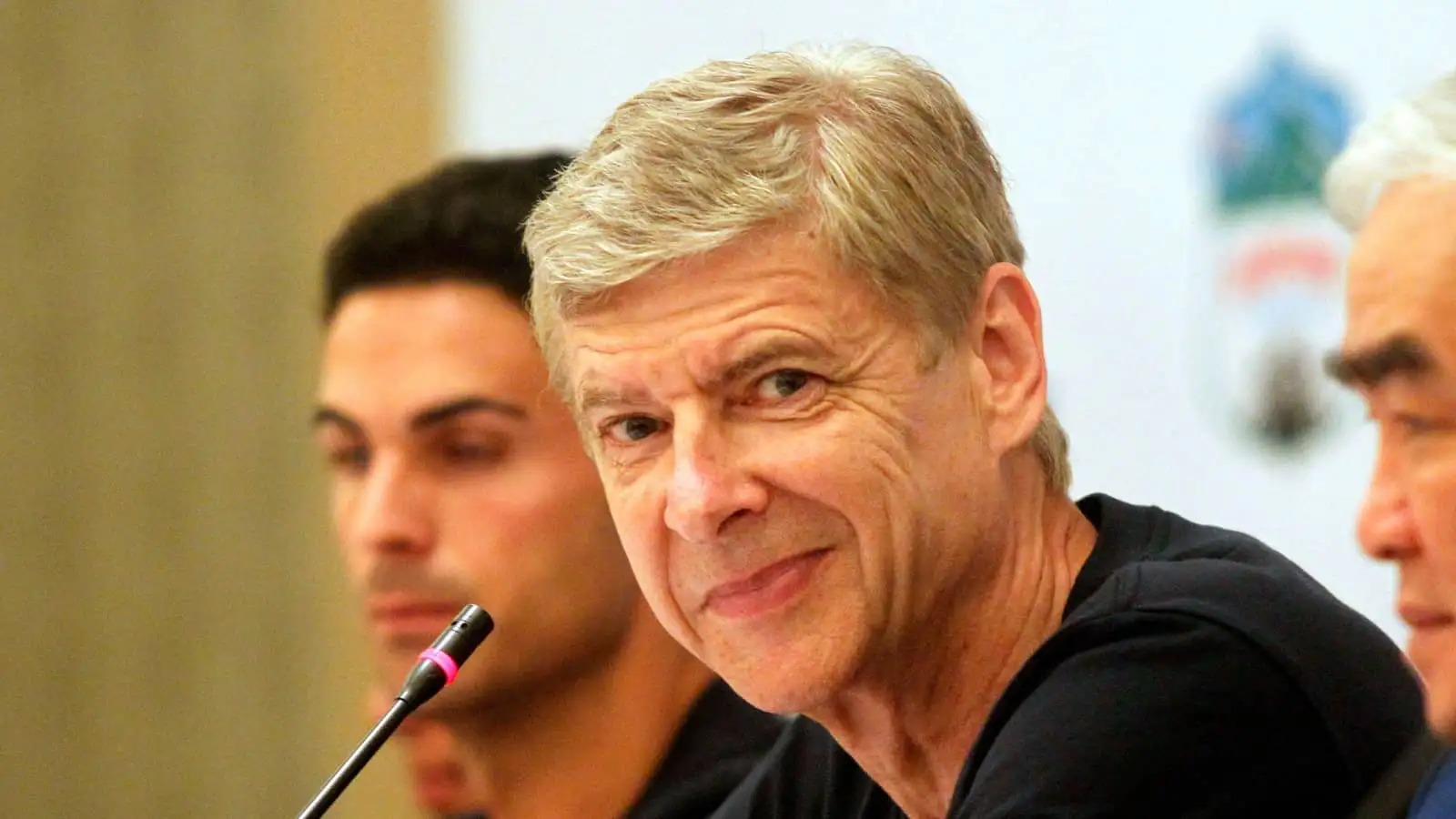 Arteta reveals reason behind giant new Wenger picture at Arsenal's