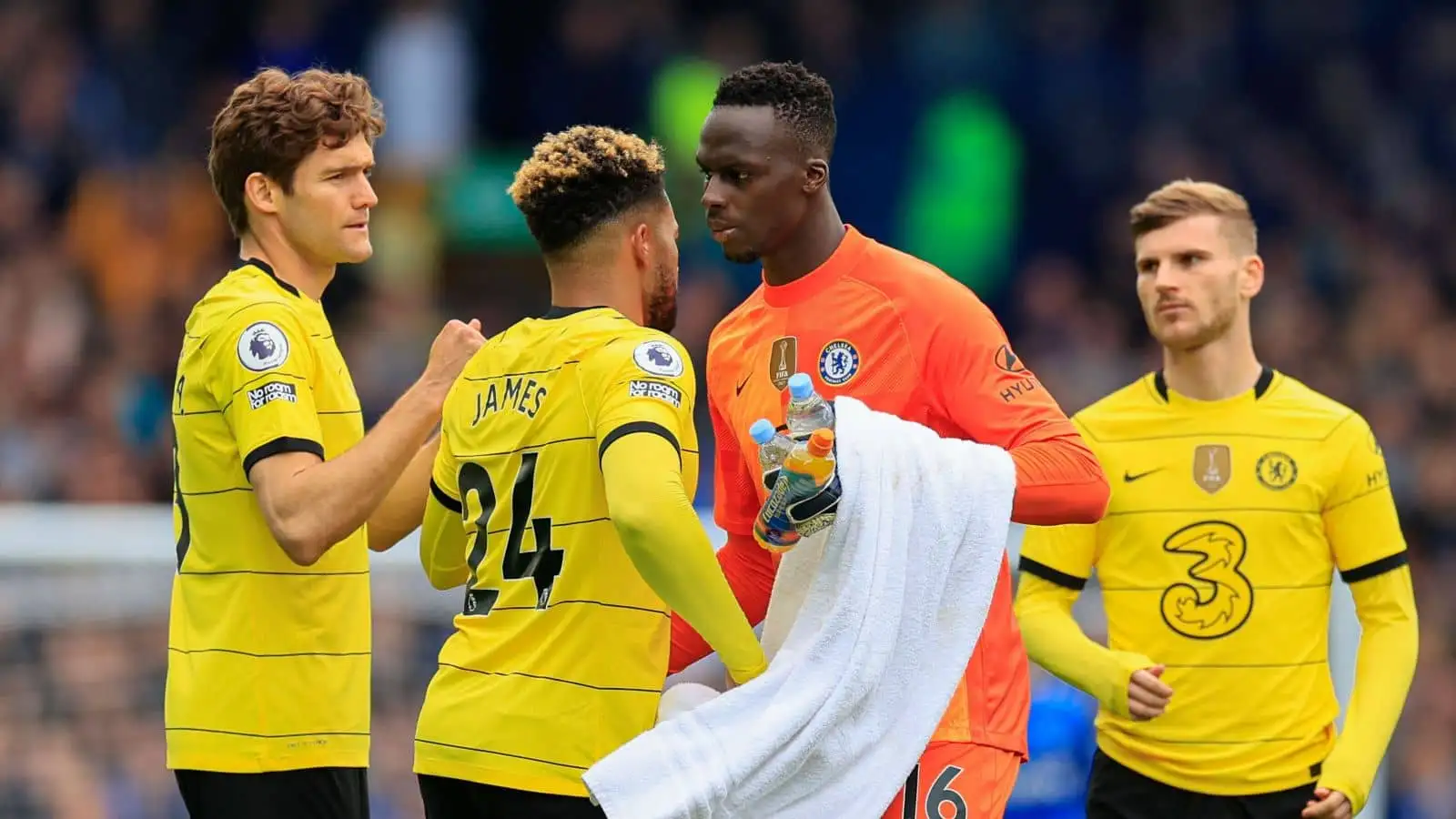 Chelsea join Man Utd in tracking Premier League veteran, as key concerns emerge for Blues first-teamer