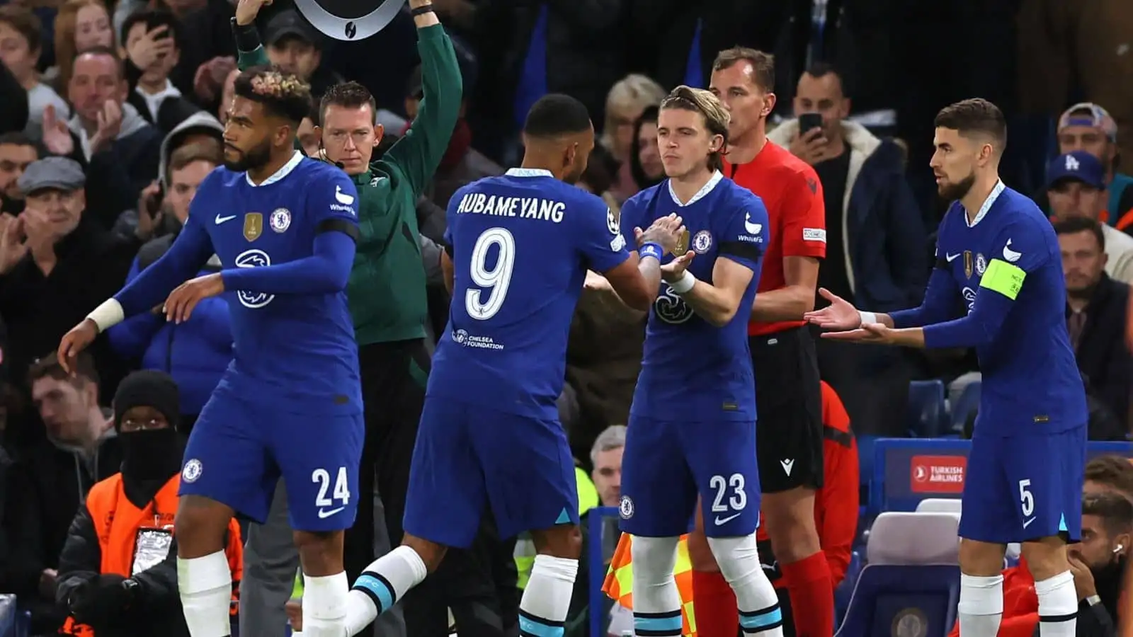 Pundit savages Chelsea duo as Graham Potter forced into decisions over player ‘not really that effective’