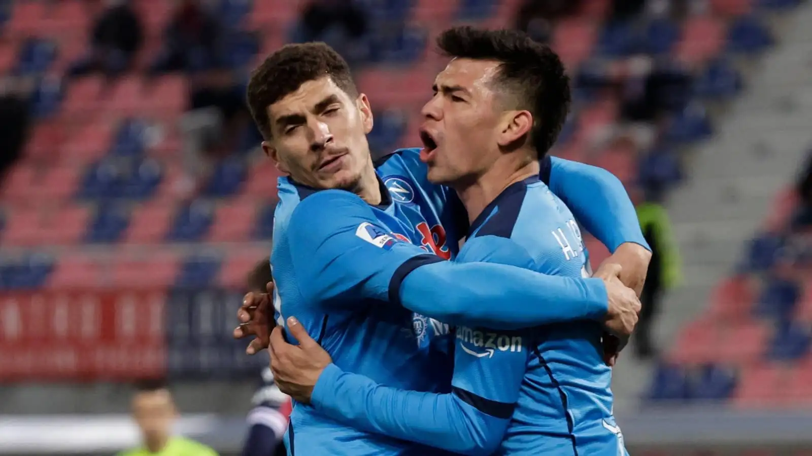 Hirving Lozano celebrates with Giovanni Di Lorenzo