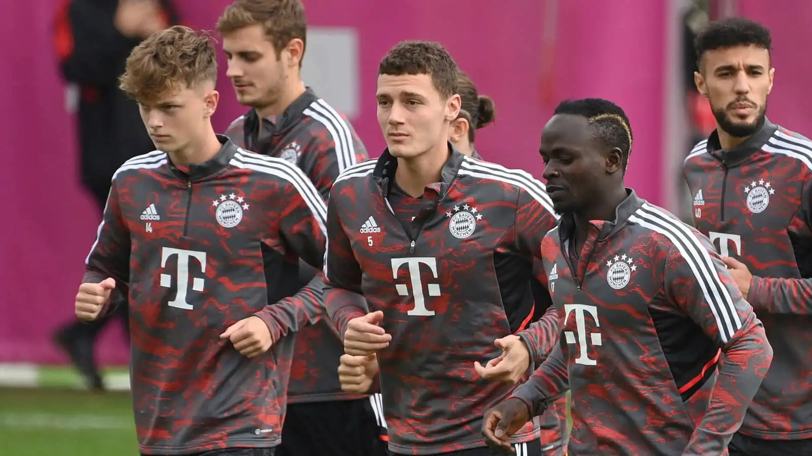 Bayern Munich frustrations could benefit Chelsea, Man Utd as star may well split from club