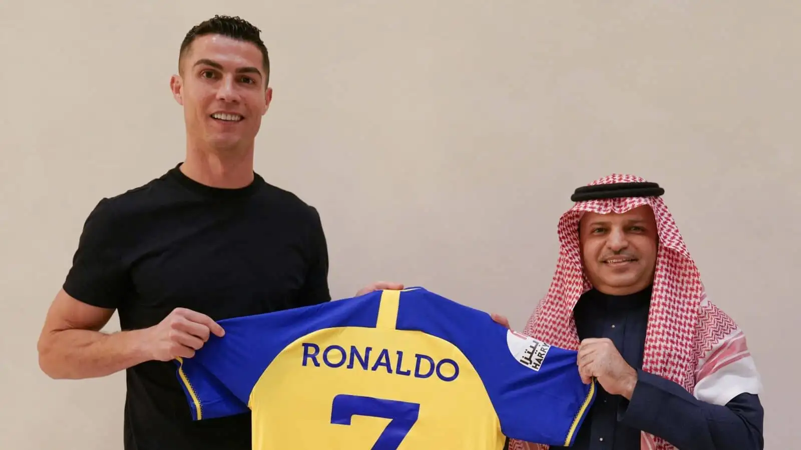 Cristiano Ronaldo signs for Al-Nassr - pic via Al-Nassr