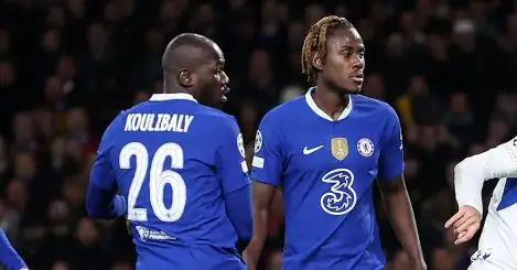 Pundit picks apart star with lengthy Chelsea deal as trio receive scolding amid shocking run