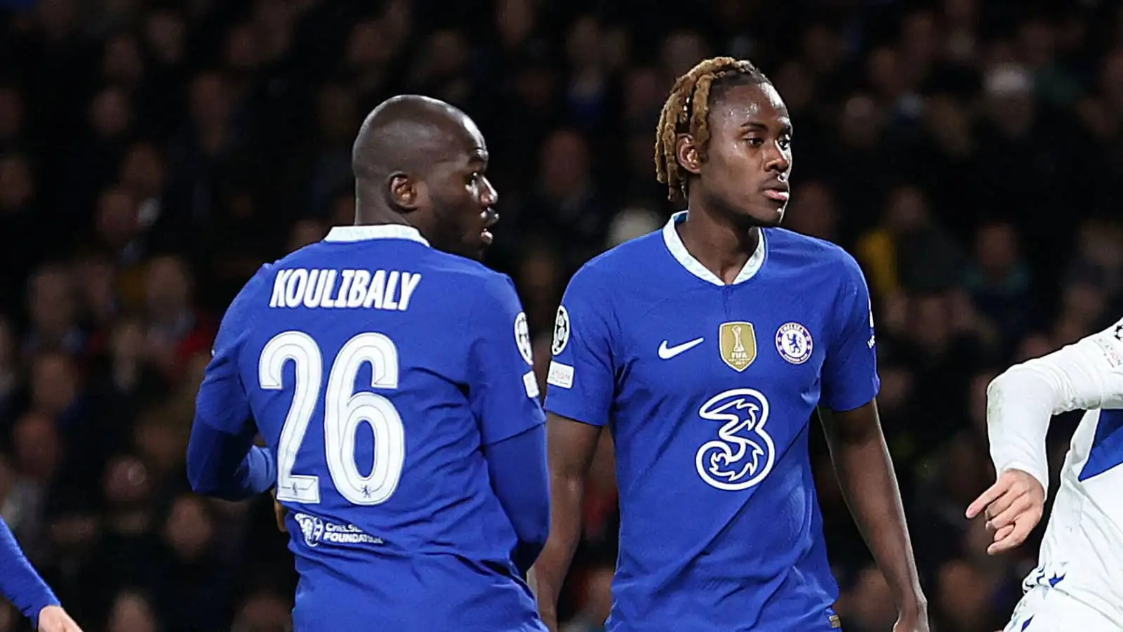 Pundit picks apart star with lengthy Chelsea deal as trio receive scolding amid shocking run